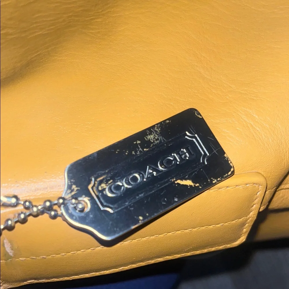 Coach soho vintage Yellow Leather Hobo Bag
9186 - Picture 10 of 10